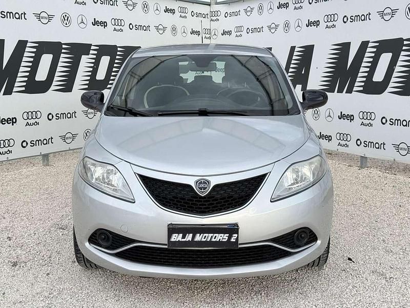 Usata Lancia Ypsilon S 95 CV (69 kW) 2017 Argento Utilitaria
