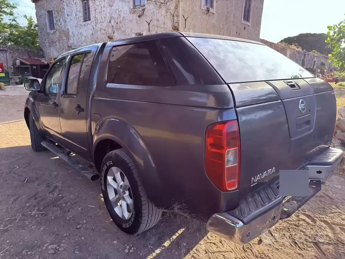 Usata Nissan Navara 190 CV (139 kW) 2010 Grigio Pick-up