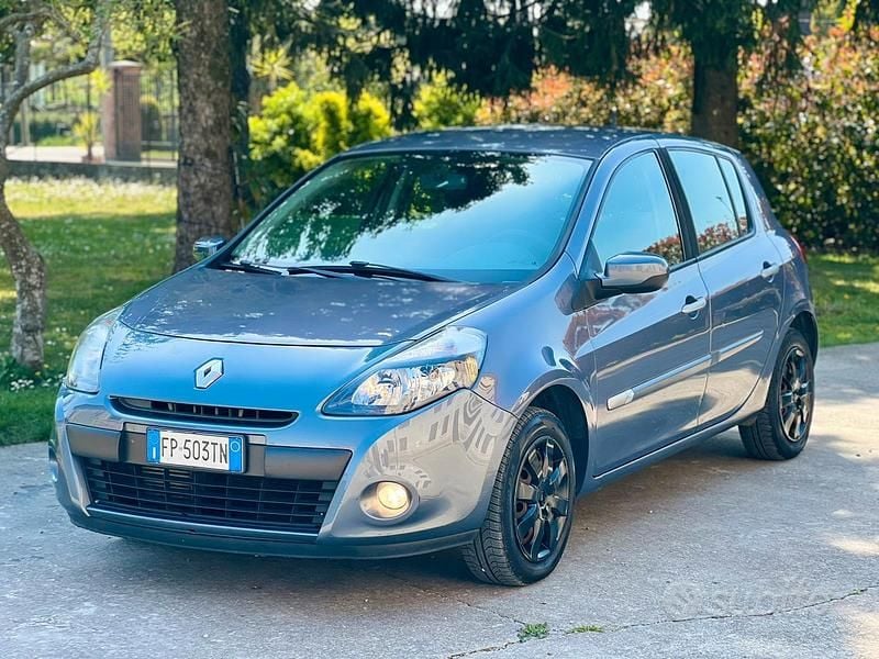 Usata Renault Clio II 75 CV (55 kW) 2011 Berlina