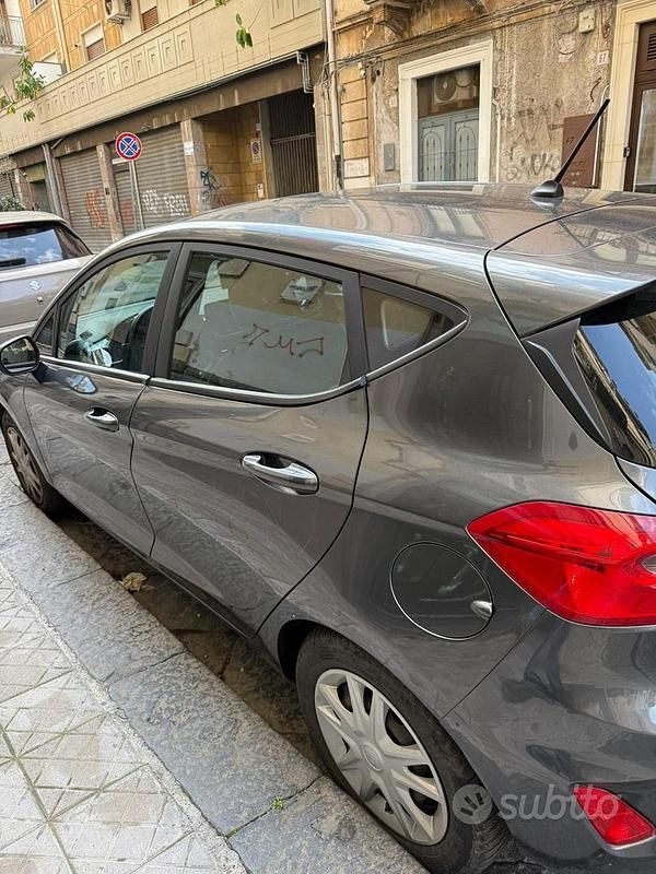 Usata Ford Fiesta 86 CV (63 kW) 2019 Grigio Utilitaria