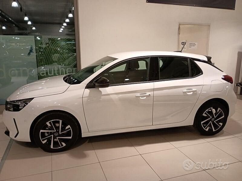Usata Opel Corsa 101 CV (74 kW) 2025 Bianco Berlina
