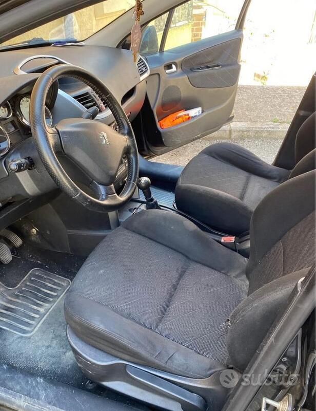 Usata Peugeot 207 90 CV (66 kW) 2006 Nero Utilitaria