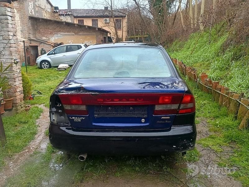 Usata Subaru Legacy 156 CV (114 kW) 2001 Nero Berlina