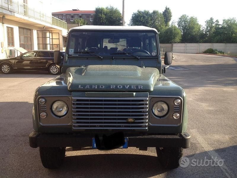 Usata Land Rover Defender SE 122 CV (89 kW) 2009 Verde Station wagon