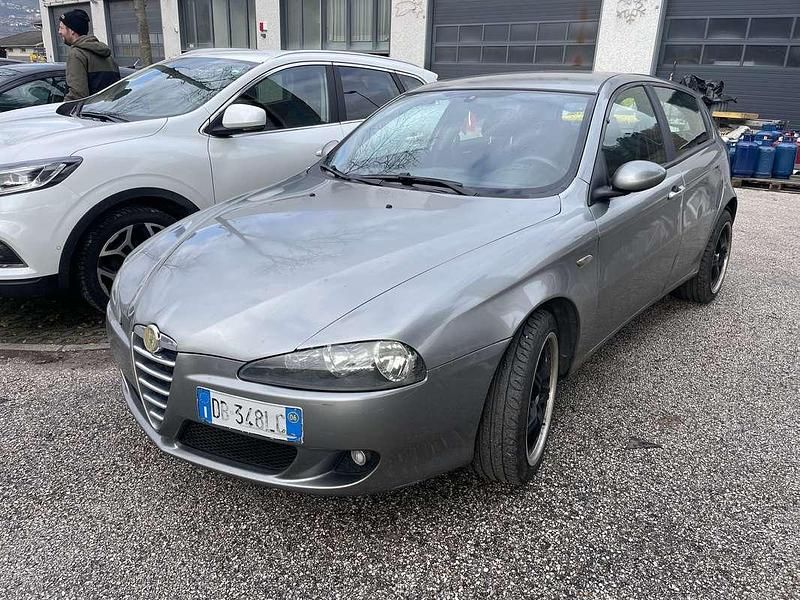 Usata 2006 Alfa Romeo 147 Exclusive Due volumi | 2300 € (Ottimo prezzo) - Immagine 1/4