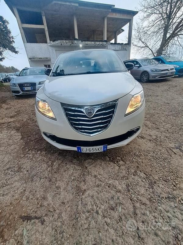 Usata Lancia Ypsilon S 69 CV (50 kW) 2011 Bianco Utilitaria