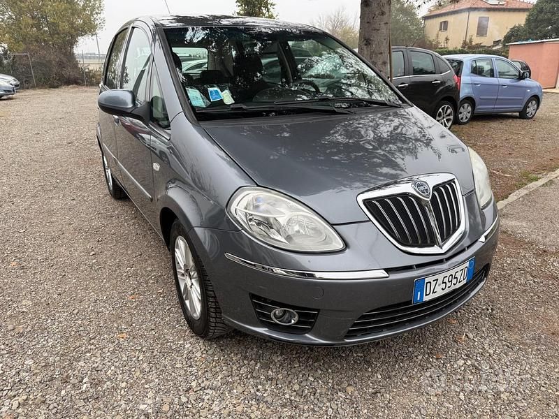 Usata Lancia Musa 77 CV (56 kW) 2009 Grigio Monovolume