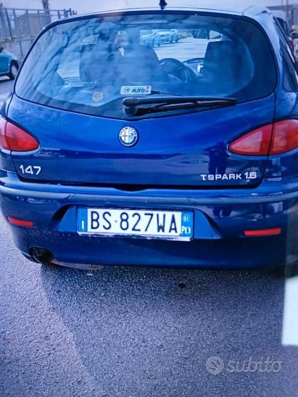Usata Alfa Romeo 147 120 CV (88 kW) 2001 Blu Utilitaria