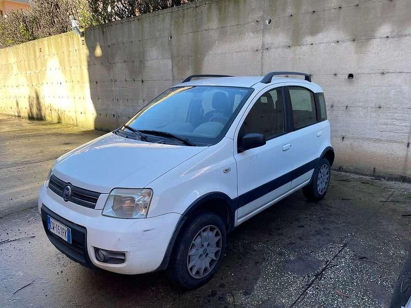 Usata Fiat Panda 4x4 Climbing 60 CV (44 kW) 2005 Bianco Utilitaria
