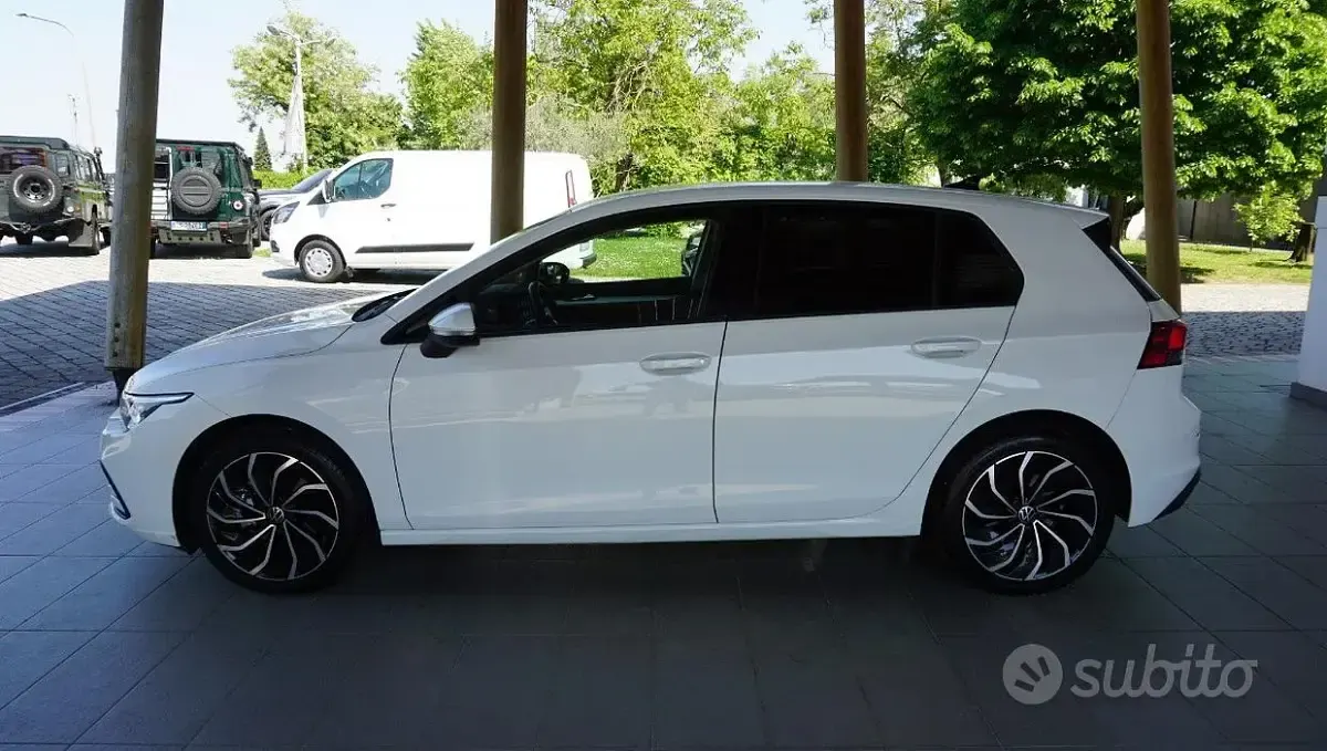 Usata VW Golf VIII Life 110 CV (80 kW) 2021 Bianco Berlina