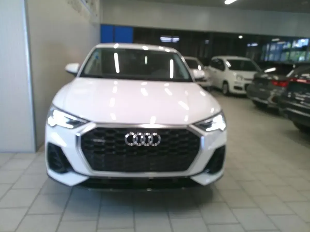 Usata Audi Q3 150 CV (110 kW) 2021 Bianco metallizzato SUV
