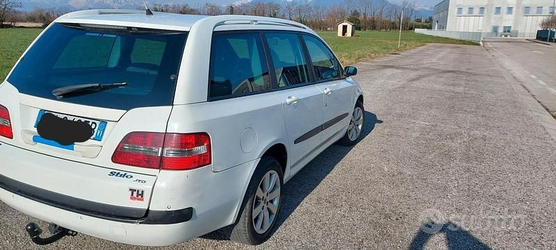 Usata Fiat Stilo Active 116 CV (85 kW) 2005 Bianco Station wagon