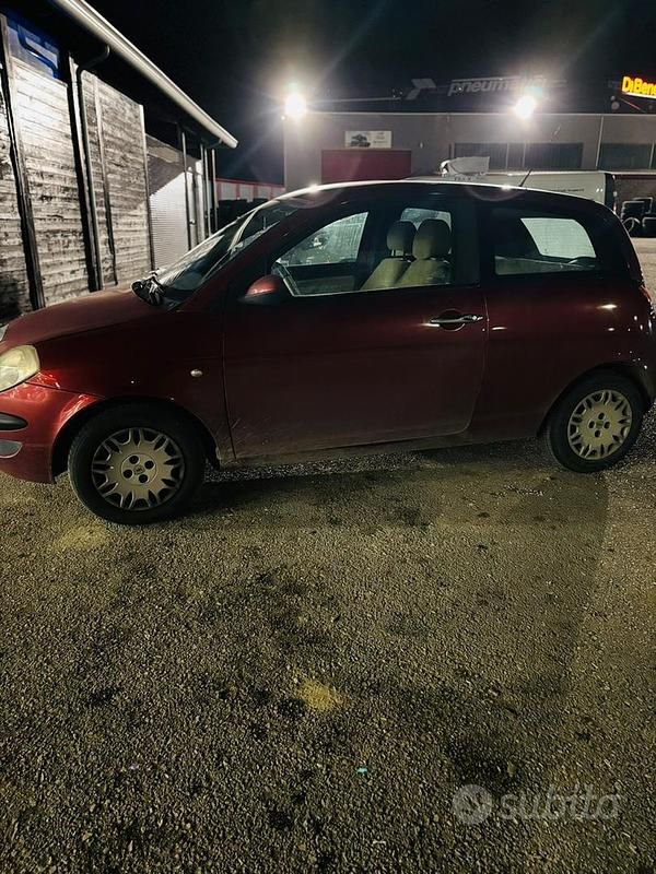 Usata Lancia Ypsilon 60 CV (44 kW) 2006 Rosso Utilitaria