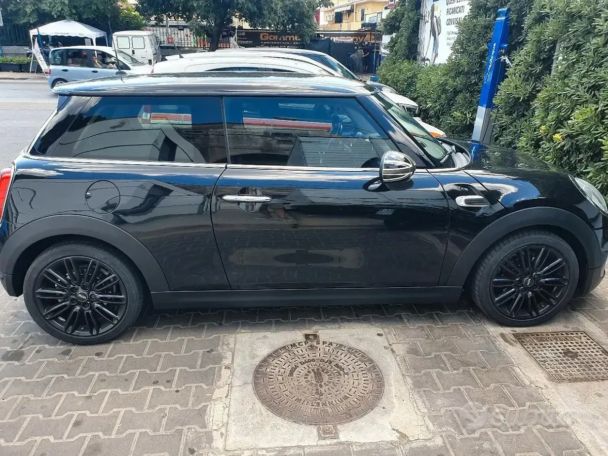 Usata Mini Cooper D 2015 Nero Utilitaria