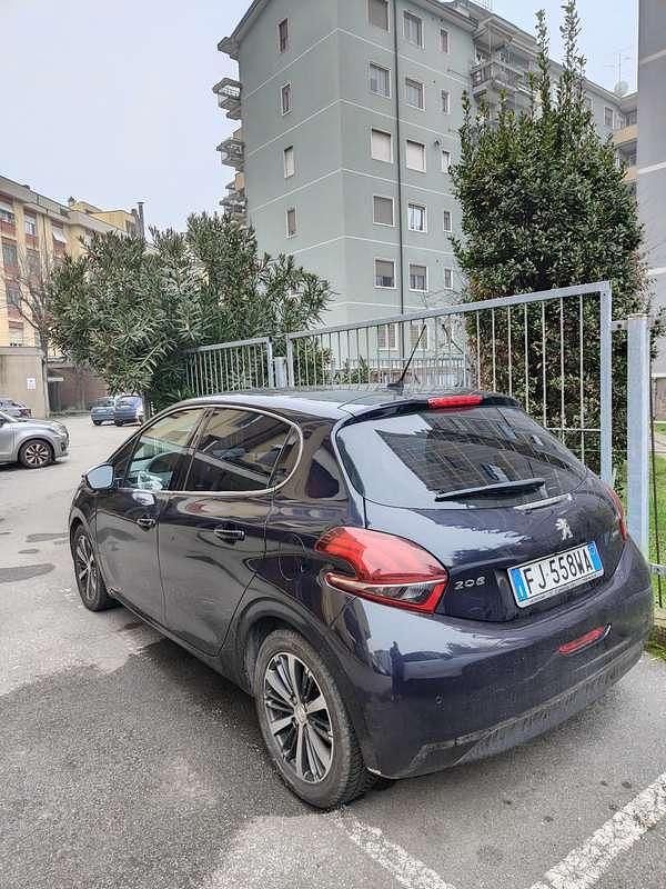 Blu/azzurro Usata 2017 Peugeot 208 Allure Utilitaria | 6000 € (Super prezzo) - Immagine 1/3