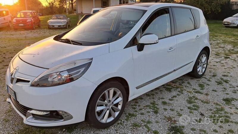 Bianco(met.) Usata 2012 Renault Scénic III Bose Edition Monovolume | 4500 € (Super prezzo) - Immagine 1/4