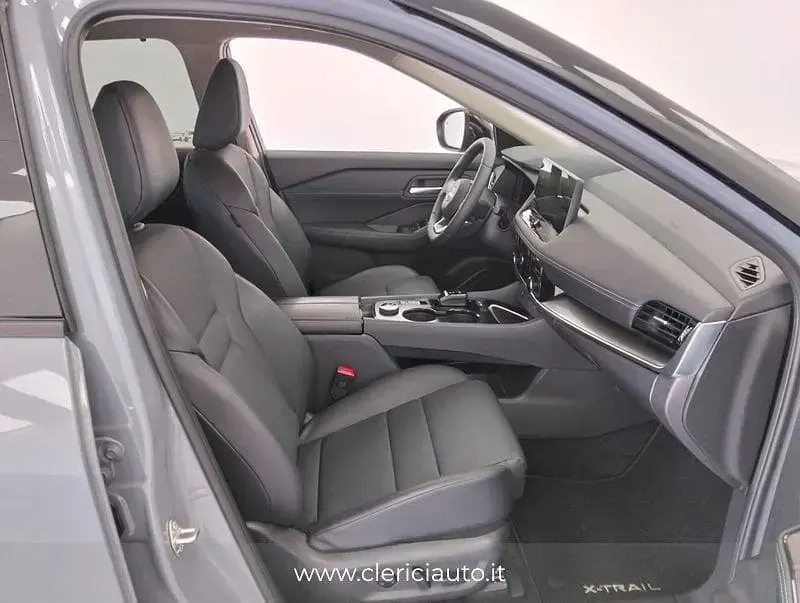 Usata Nissan X-Trail 213 CV (156 kW) 2025 Grigio SUV