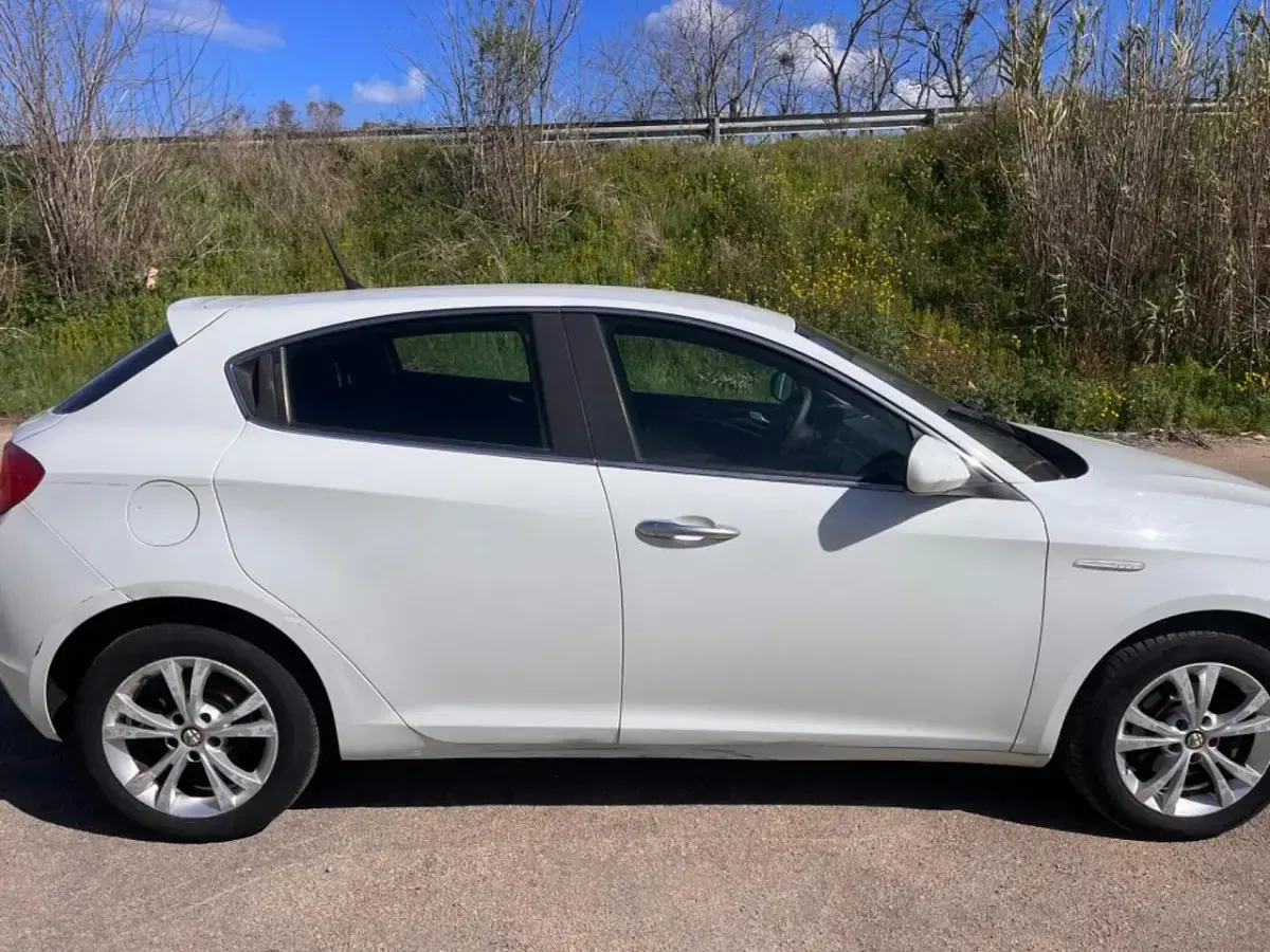 Usata Alfa Romeo Giulietta Progression 105 CV (77 kW) 2012 Bianco Utilitaria