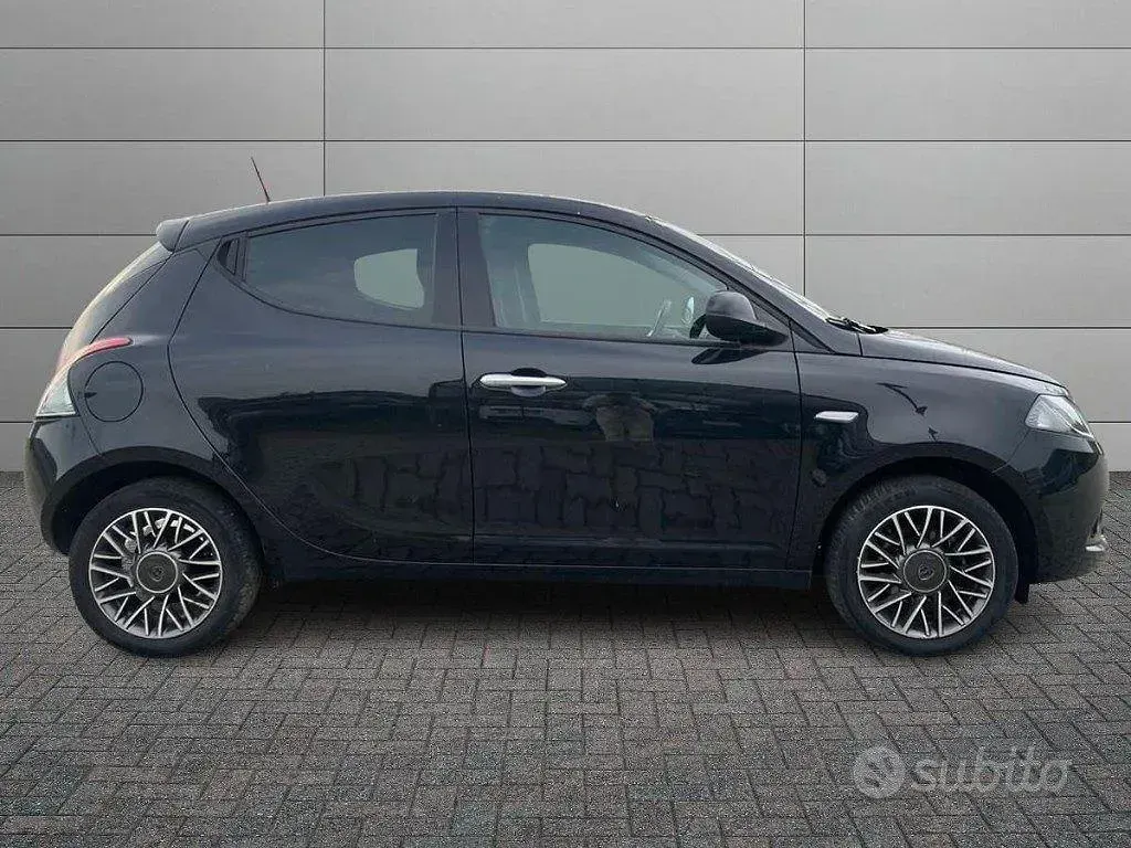 Usata Lancia Ypsilon 69 CV (50 kW) 2023 Nero Utilitaria