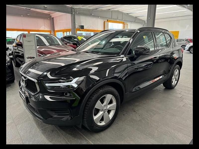 Usata Volvo XC40 Momentum 163 CV (119 kW) 2020 Nero SUV