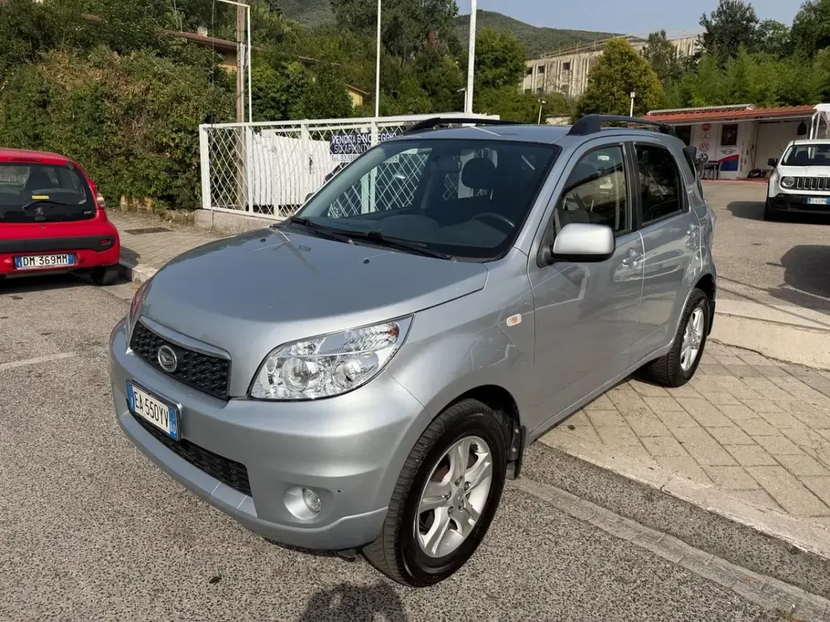 Usata Daihatsu Terios 104 CV (76 kW) 2010 Argento SUV