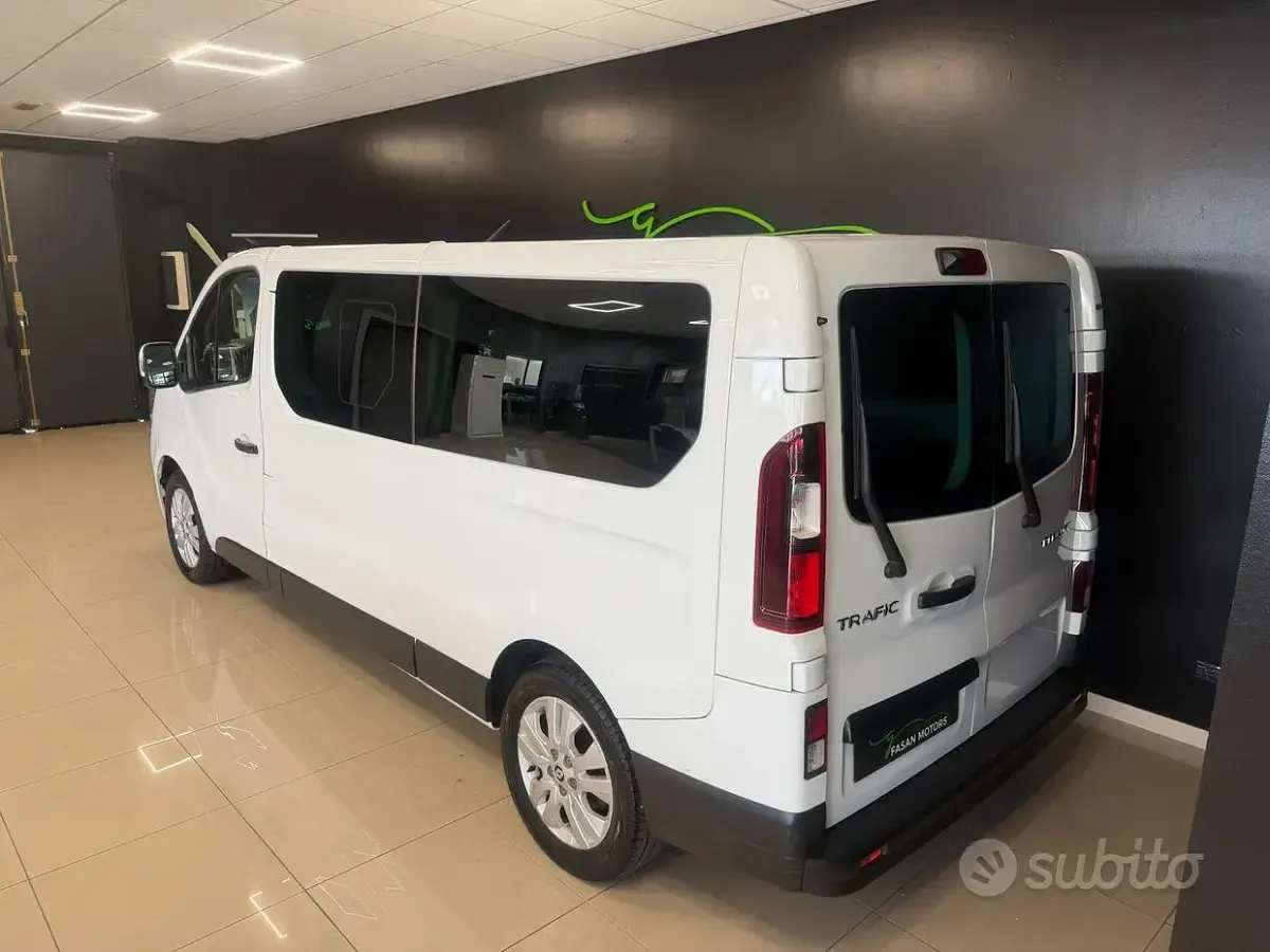 Usata Renault Trafic Life 110 CV (80 kW) 2024 Bianco Monovolume