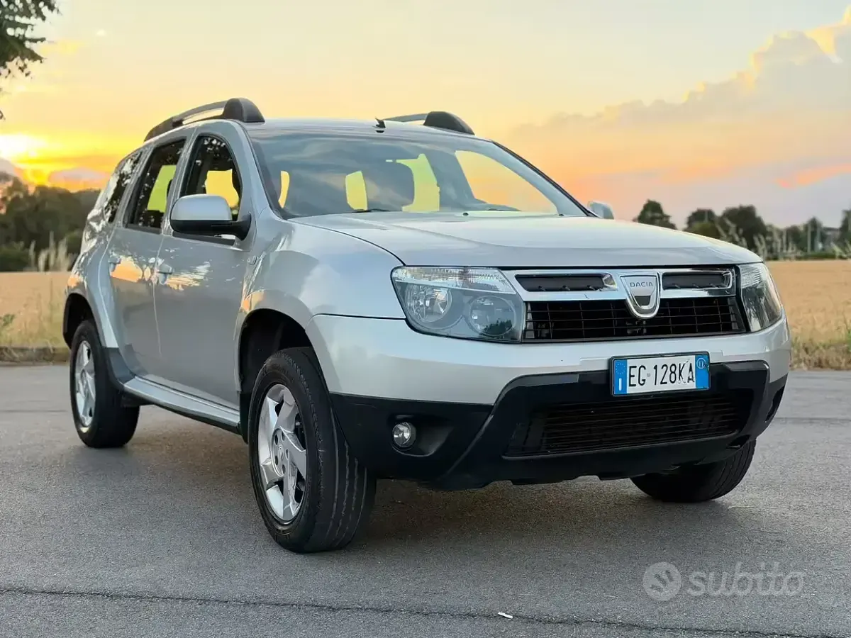 Usata Dacia Duster Lauréate 105 CV (77 kW) 2011 Grigio SUV