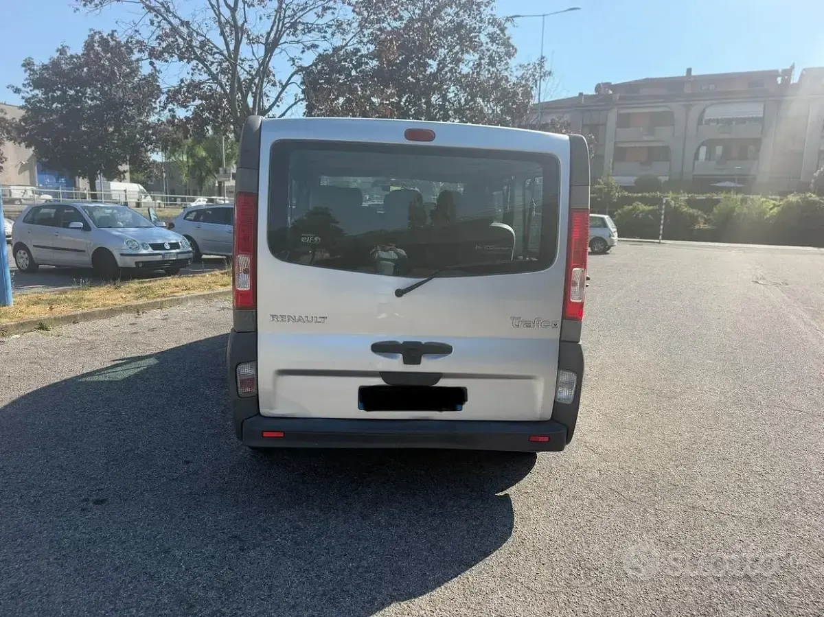 Usata Renault Trafic 114 CV (83 kW) 2007 Grigio Monovolume