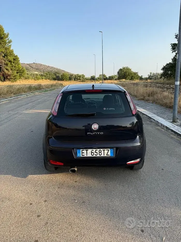 Usata Fiat Punto Street 77 CV (56 kW) 2014 Blu Utilitaria