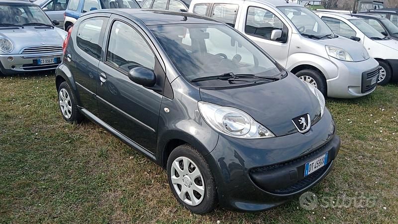 Usata Peugeot 107 68 CV (50 kW) 2008 Grigio Utilitaria