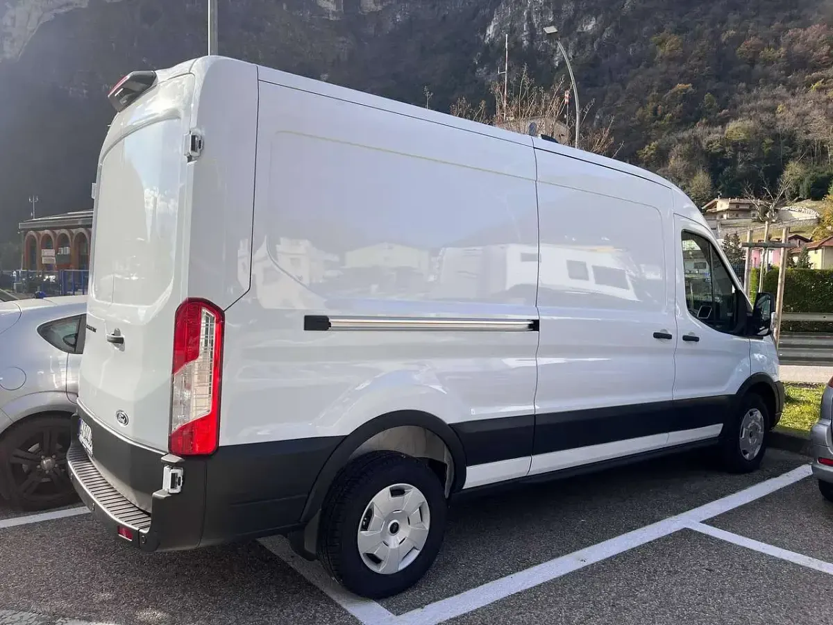 Usata Ford Transit Custom Trend 170 CV (125 kW) 2022 Fuji white Furgone