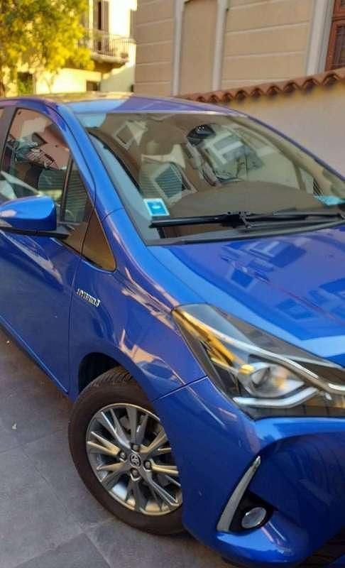 Usata Toyota Yaris Hybrid Active 73 CV (53 kW) 2017 Blu/azzurro Berlina