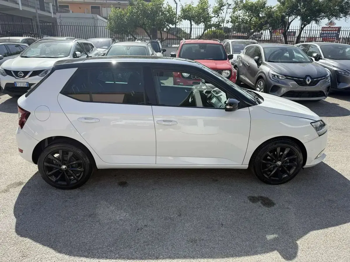 Usata Skoda Fabia 60 CV (44 kW) 2020 Bianca tetto nero Utilitaria