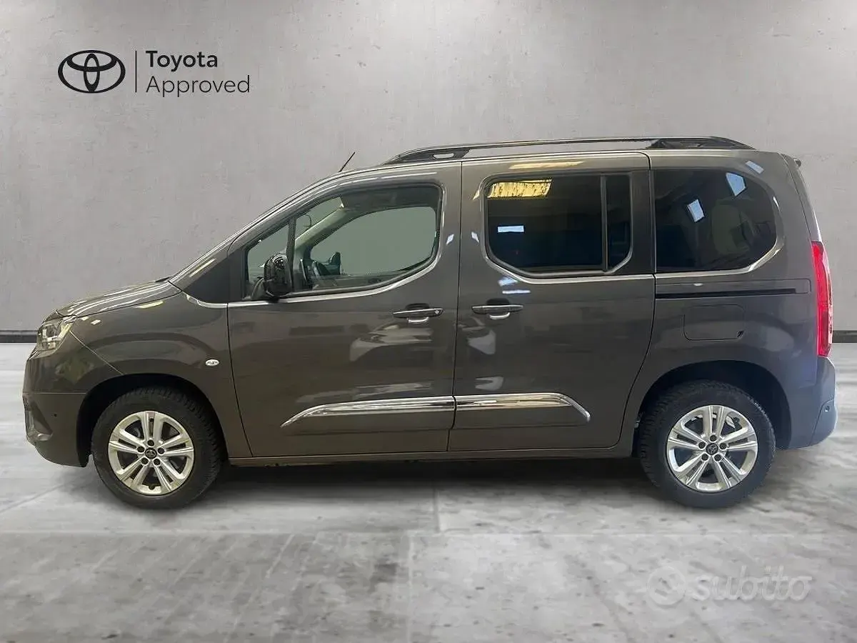 Usata Toyota Proace Verso City 130 CV (95 kW) 2023 Grigio Station wagon