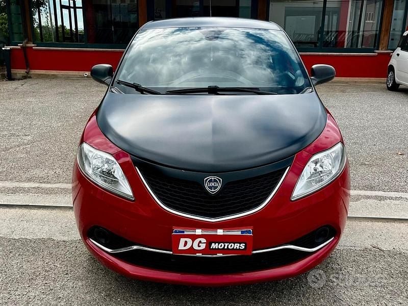 Usata Lancia Ypsilon Silver 69 CV (50 kW) 2017 Rosso Utilitaria
