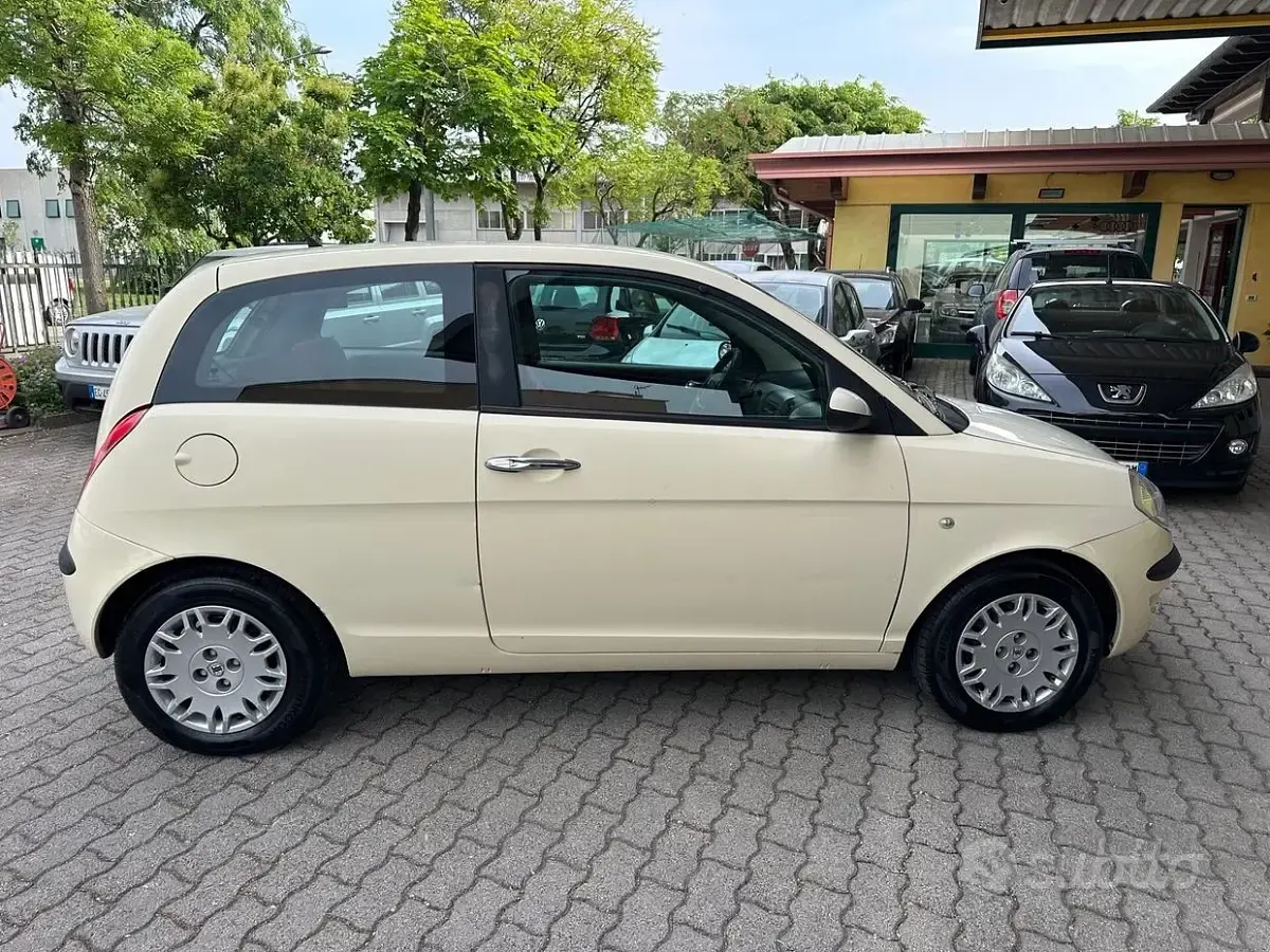 Usata Lancia Ypsilon 60 CV (44 kW) 2005 Beige Utilitaria