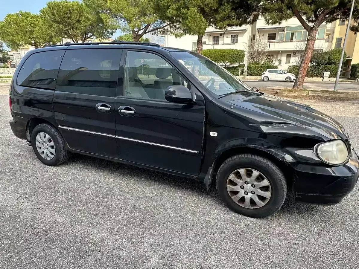 Usata Kia Carnival 145 CV (106 kW) 2005 Nero Monovolume