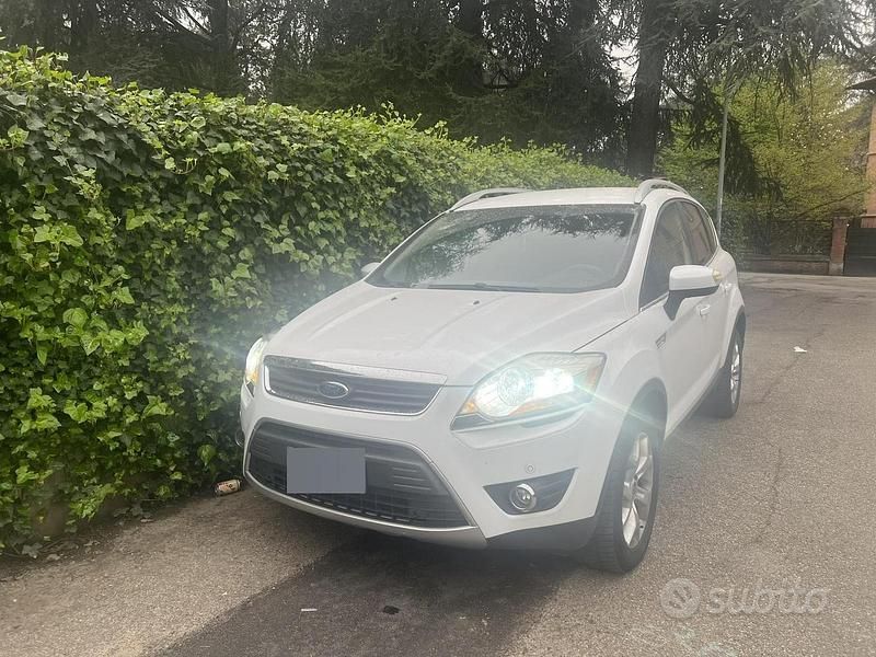 Usata Ford Kuga 140 CV (102 kW) 2011 Bianco SUV