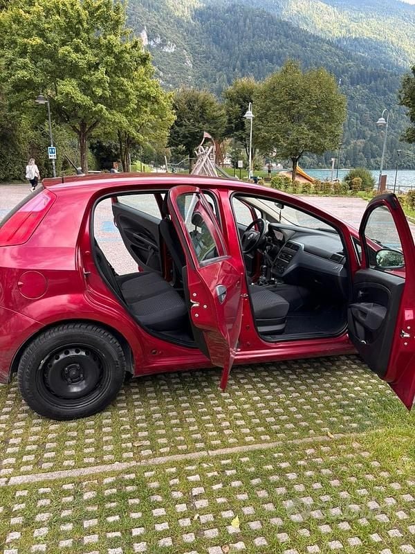 Usata Fiat Grande Punto 65 CV (47 kW) 2011 Rosso Utilitaria