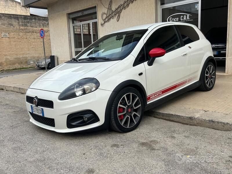 Bianco Usata 2010 Abarth Grande Punto Due volumi | 7500 € (Buon prezzo) - Immagine 1/4