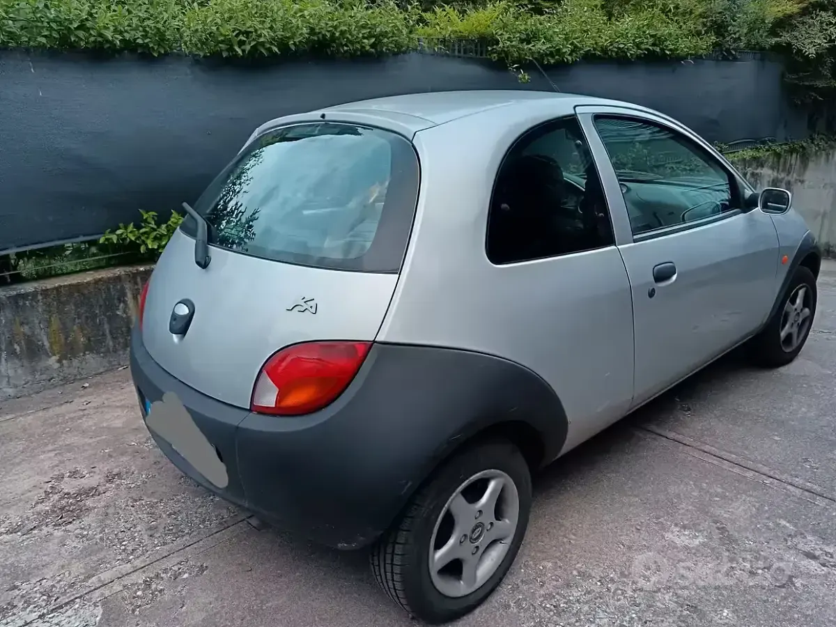 Usata Ford Ka 69 CV (50 kW) 2004 Grigio Utilitaria