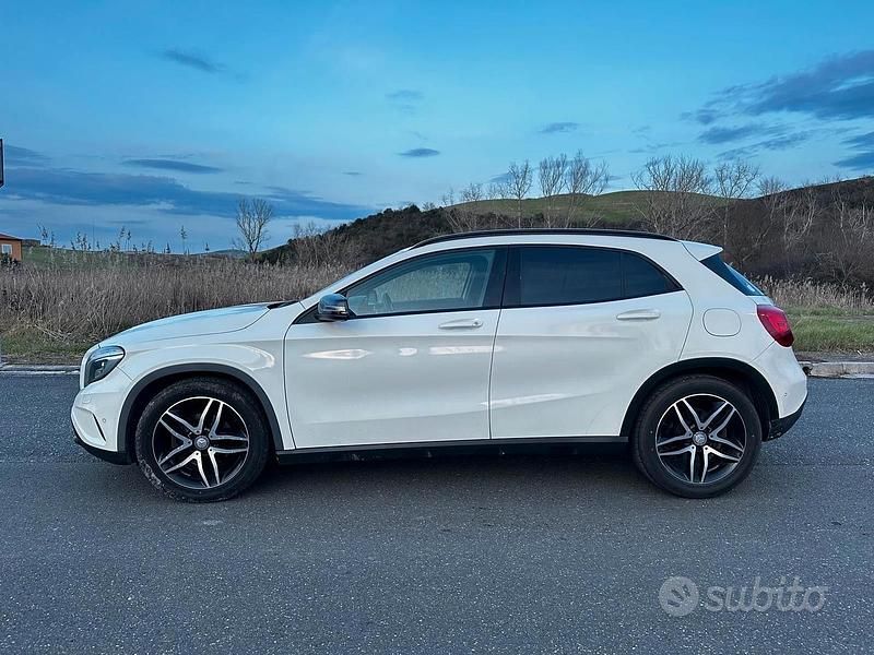 Usata Mercedes GLA220 170 CV (125 kW) 2015 Bianco SUV