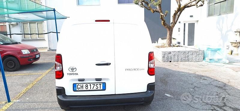 Usata Toyota Proace City City 101 CV (74 kW) 2022 Bianco Monovolume