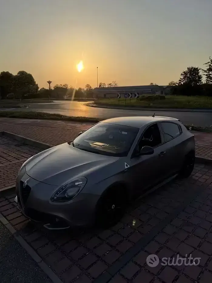 Usata Alfa Romeo Giulietta Quadrifoglio 240 CV (176 kW) 2014 Grigio Utilitaria
