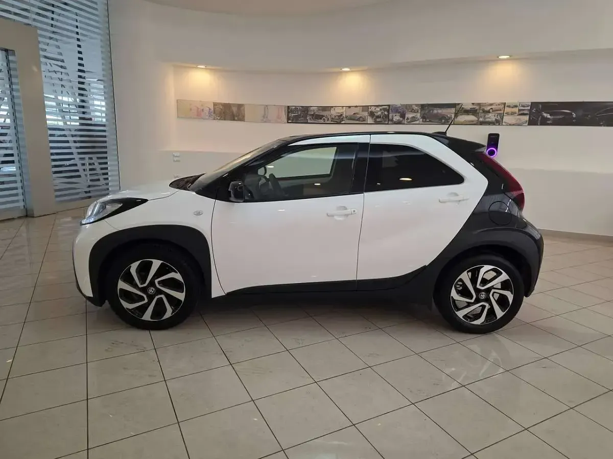 Usata Toyota Aygo X Trend 72 CV (52 kW) 2025 Bianco SUV