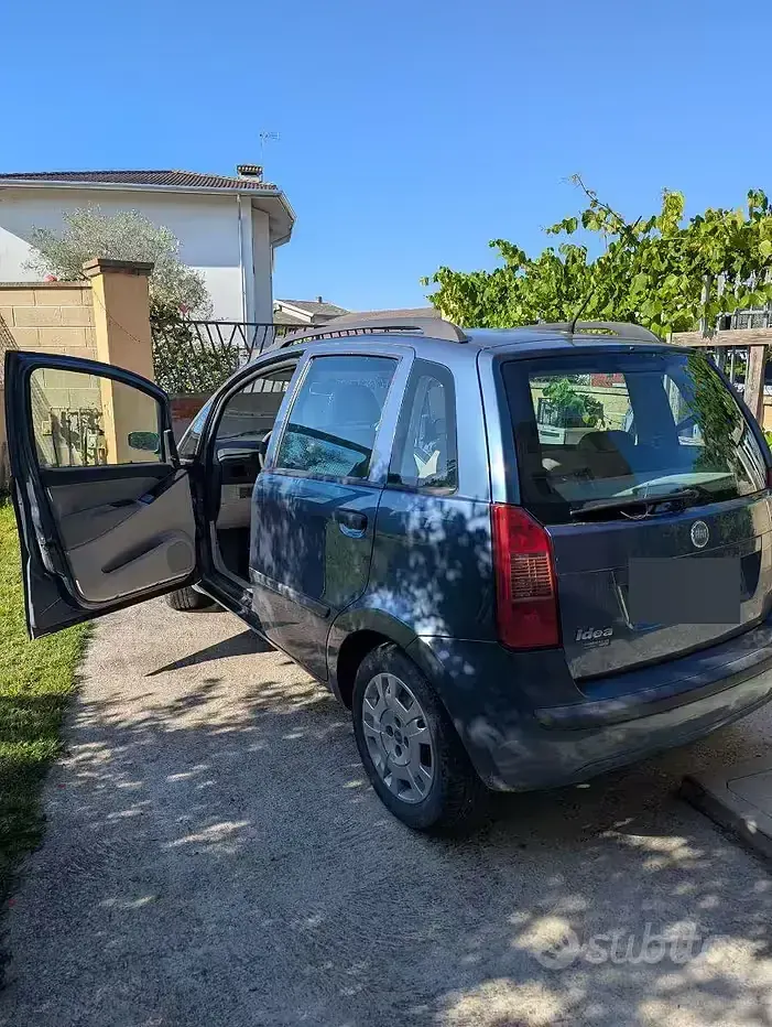 Usata Fiat Idea 95 CV (69 kW) 2004 Bluazzurro Monovolume