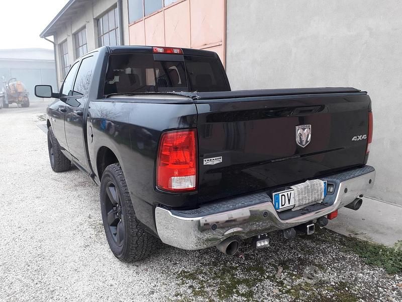 Usata Dodge Nitro 480 CV (353 kW) 2009 Nero SUV