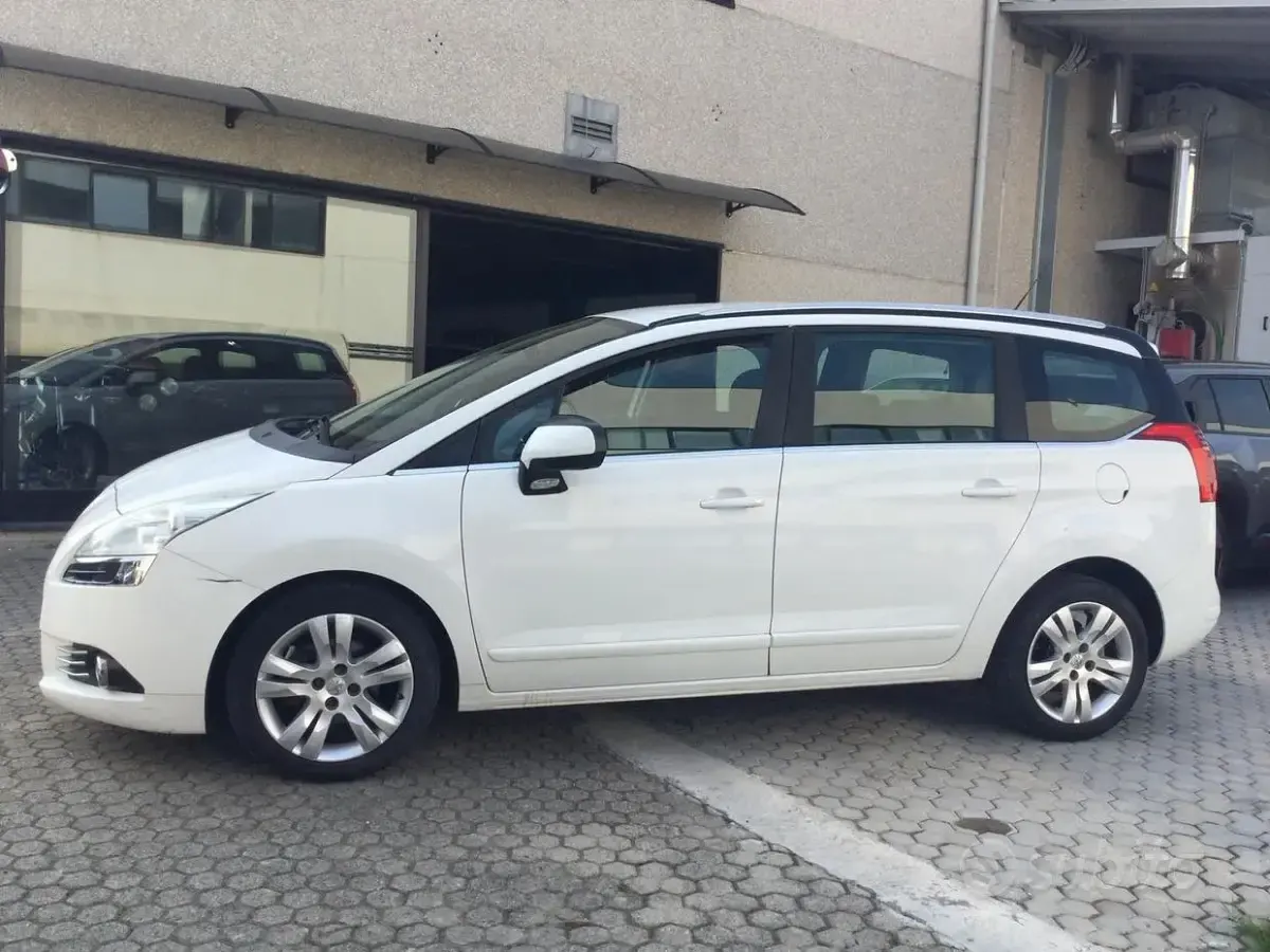 Usata Peugeot 5008 Allure 115 CV (84 kW) 2014 Bianco Monovolume