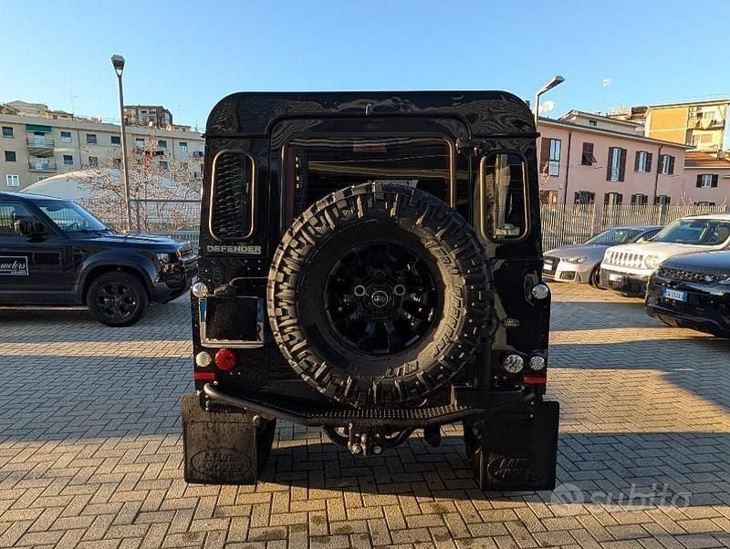 Usata Land Rover Defender 122 CV (89 kW) 2011 Nero Utilitaria