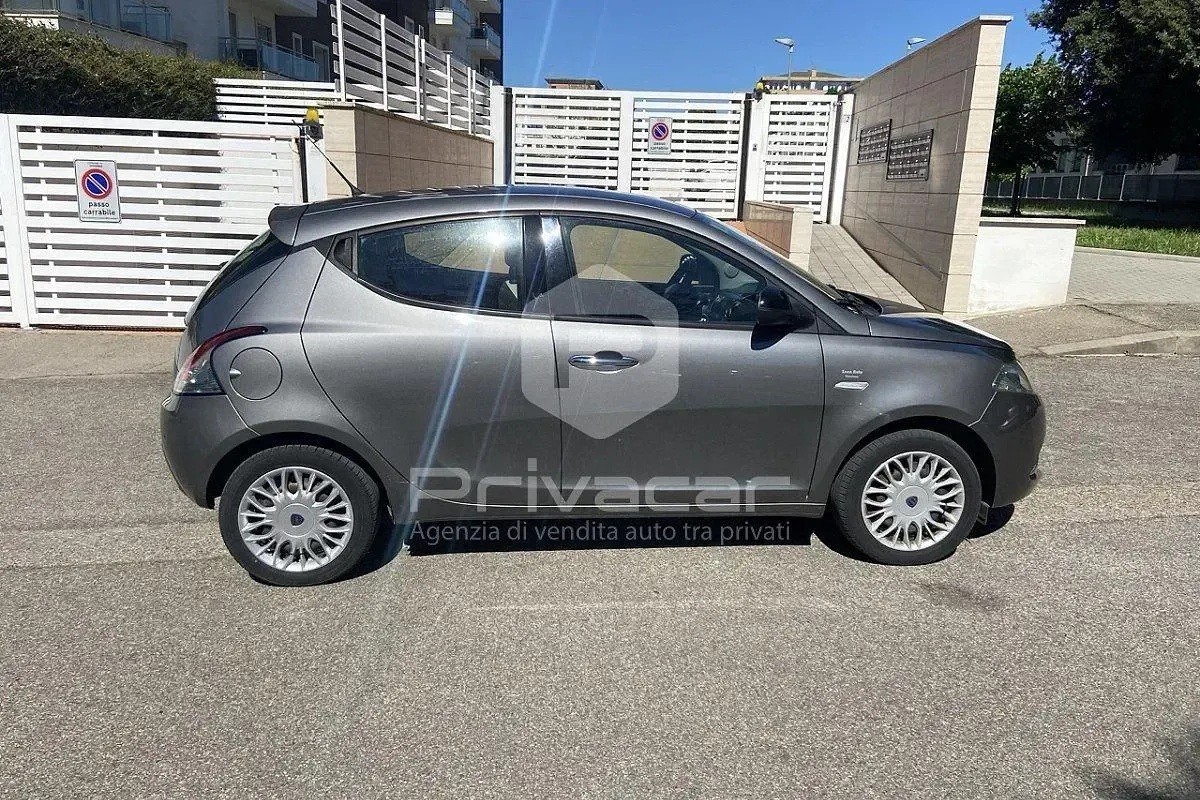 Usata Lancia Ypsilon Silver 69 CV (50 kW) 2017 Blu Utilitaria
